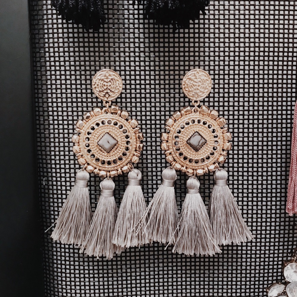 TOBI •GRAY & GOLD TASSEL CHANDELIER EARRINGS• - Picture 2 of 4